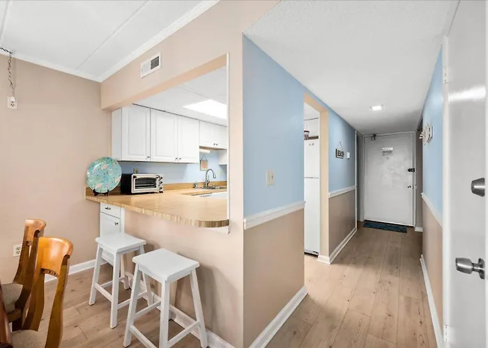 Holiday home Relax In Charming 2 Bedroom Ocean Front Condo! *