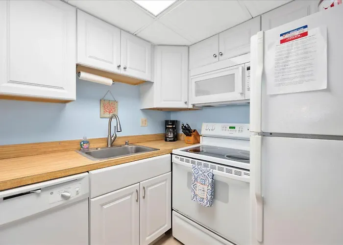 Relax In Charming 2 Bedroom Ocean Front Condo! * Ocean City