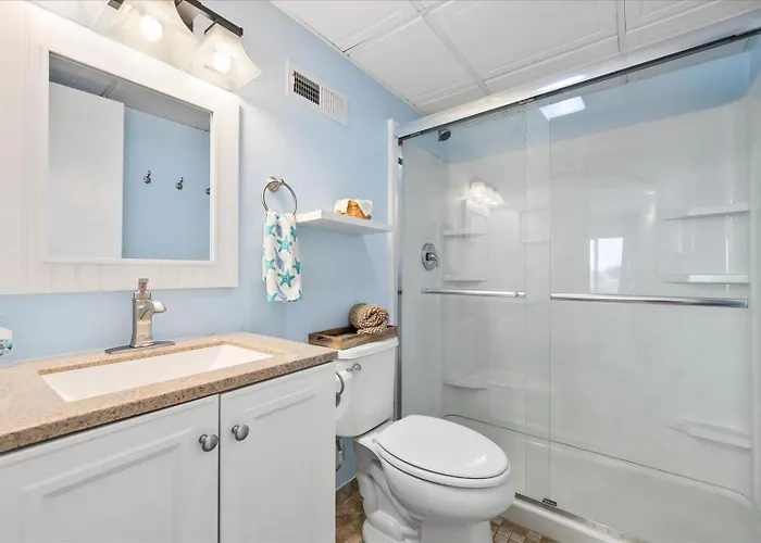 Relax In Charming 2 Bedroom Ocean Front Condo! *