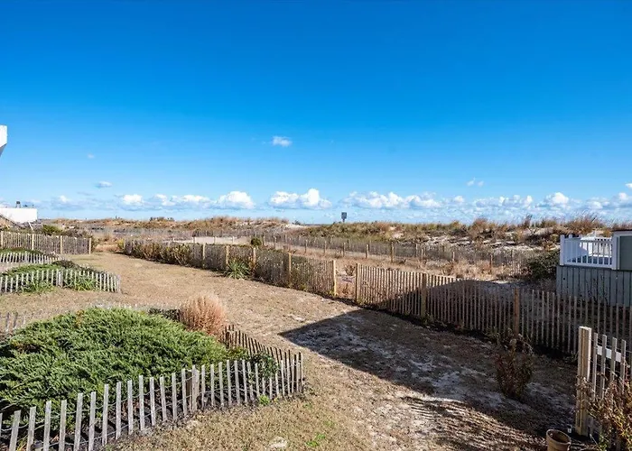 Relax In Charming 2 Bedroom Ocean Front Condo!