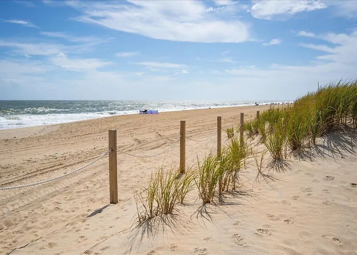 Relax In Charming 2 Bedroom Ocean Front Condo!