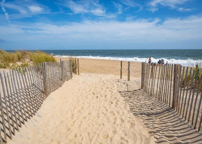Relax In Charming 2 Bedroom Ocean Front Condo! Holiday home *