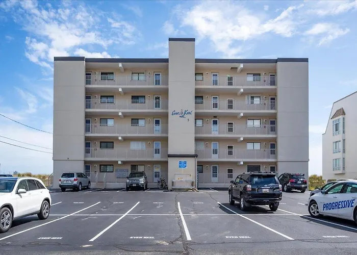 Relax In Charming 2 Bedroom Ocean Front Condo! *
